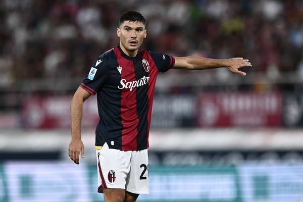 意甲转会暗战：那不勒斯锁定博洛尼亚飞翼，1800万先生引发争夺