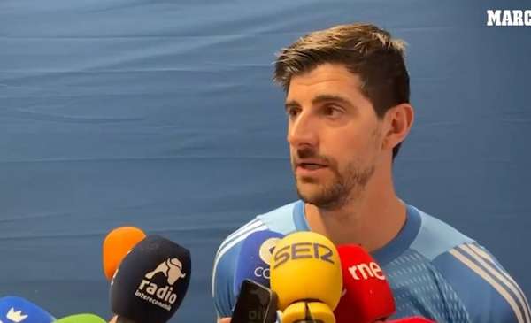 暖心！库尔图瓦赛后隔空声援金斯基：门将这个位置，谁没尝过苦涩滋味？