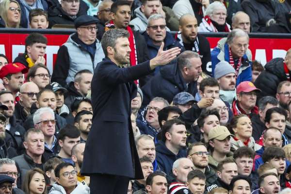 暖心！曼联包大巴送球迷远征伯恩茅斯 400名死忠受益