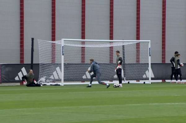 拜仁门将双星合练引关注 诺伊尔训练量或受限备战欧冠关键战