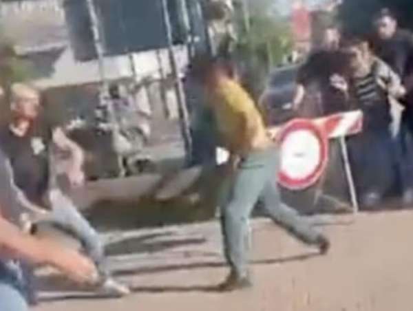 球场外的拳头：奥尔班输球后与球迷停车场爆发冲突 维罗纳保级路上又添乱